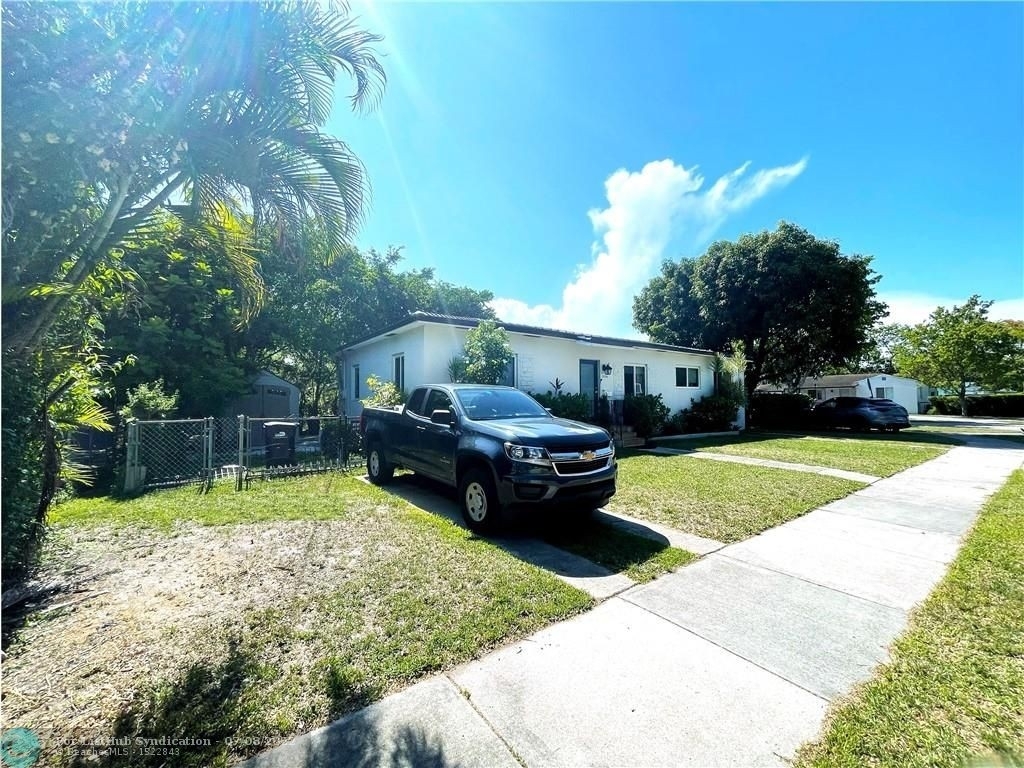 1310 Sw 59th Ave - Photo 18