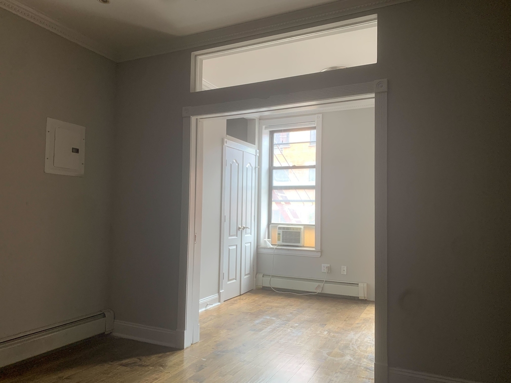 Avenue B - Photo 1