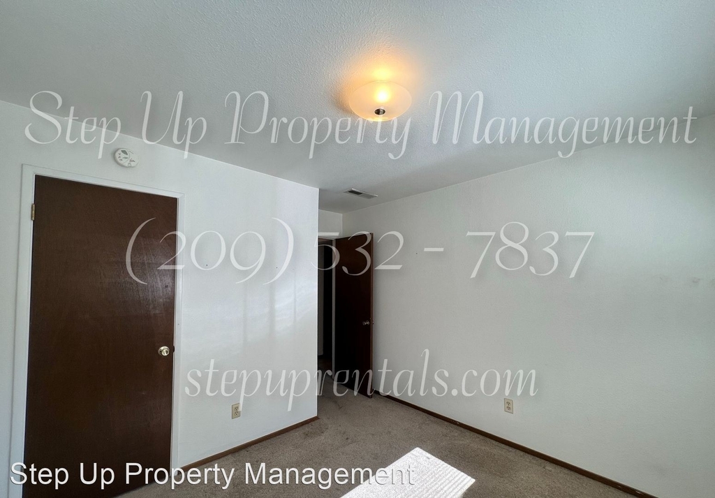 222 Barretta Street - Photo 17