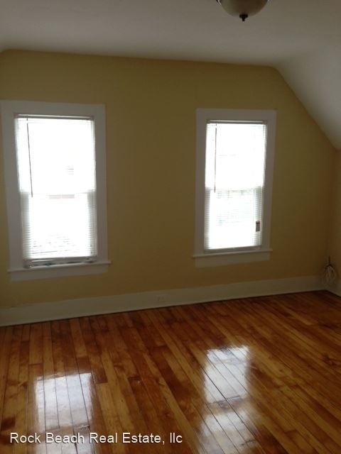 403 Benton St - Photo 2