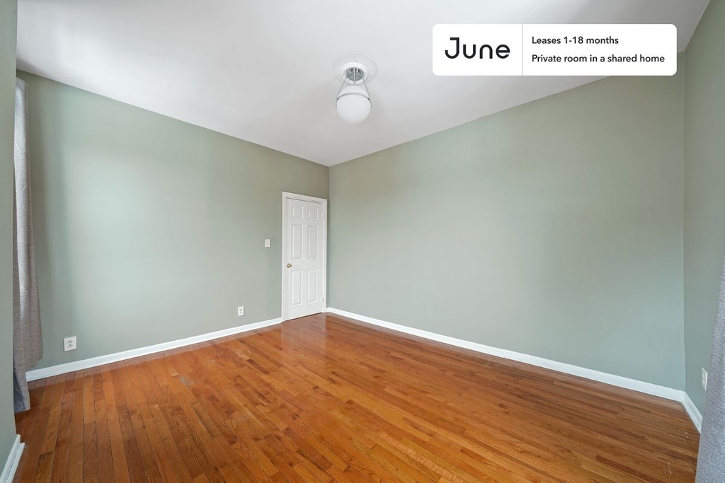 327 East 22nd Street - Photo 3