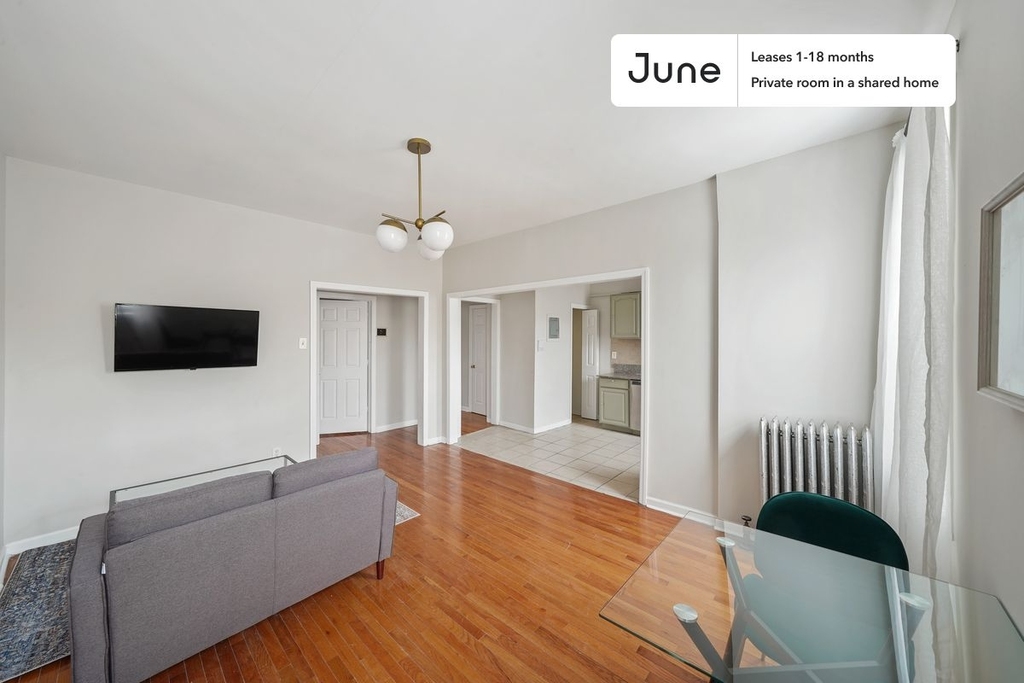 327 East 22nd Street - Photo 5