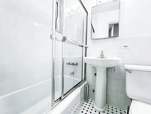 East 81st Street - Photo 5