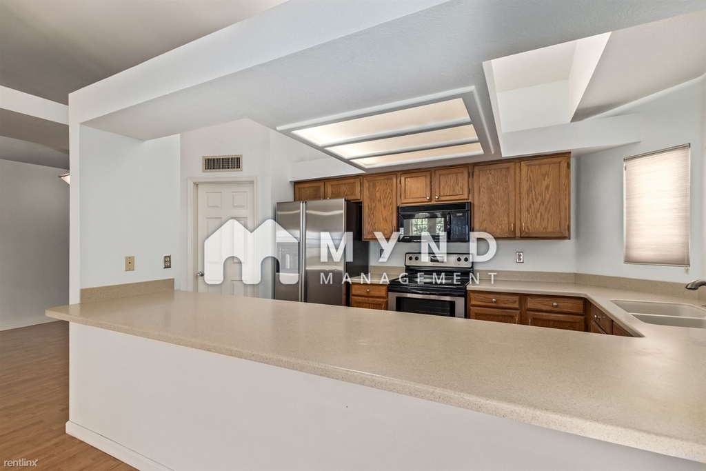 19201 N 69th Ave - Photo 2