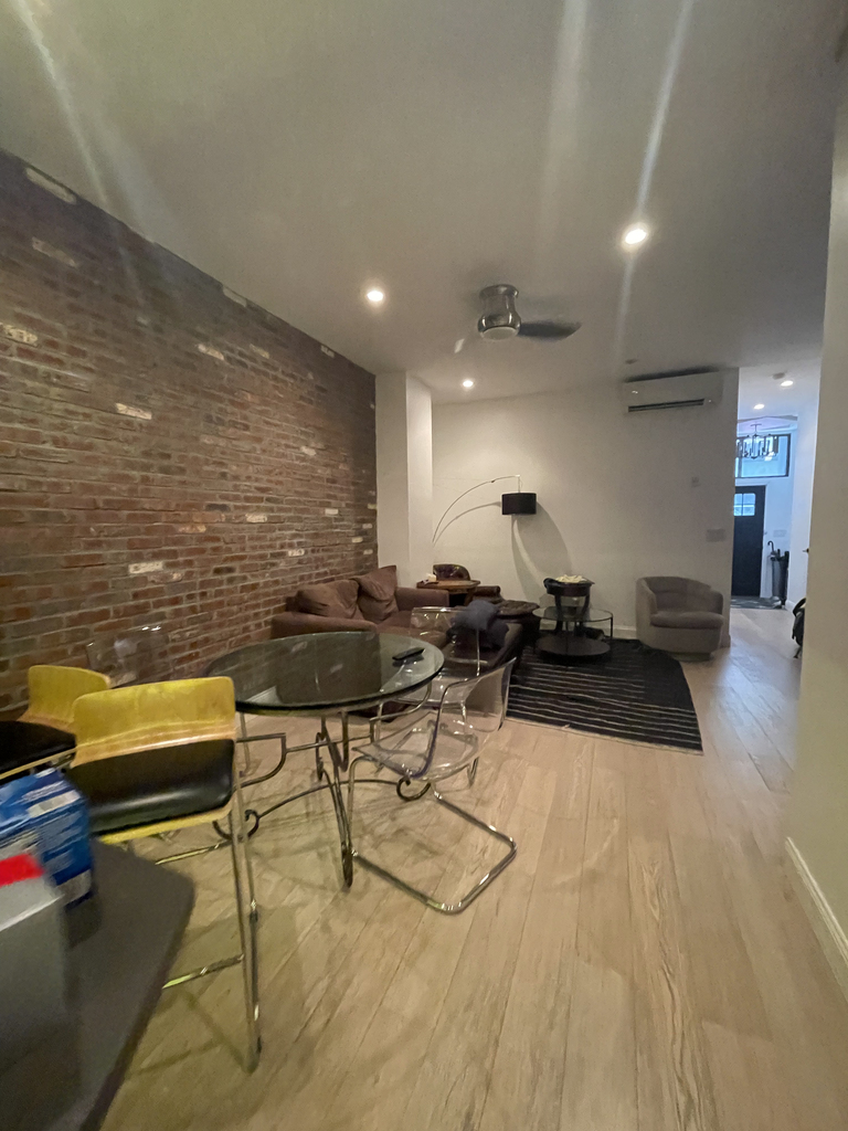 719 East 6th Street - Photo 2