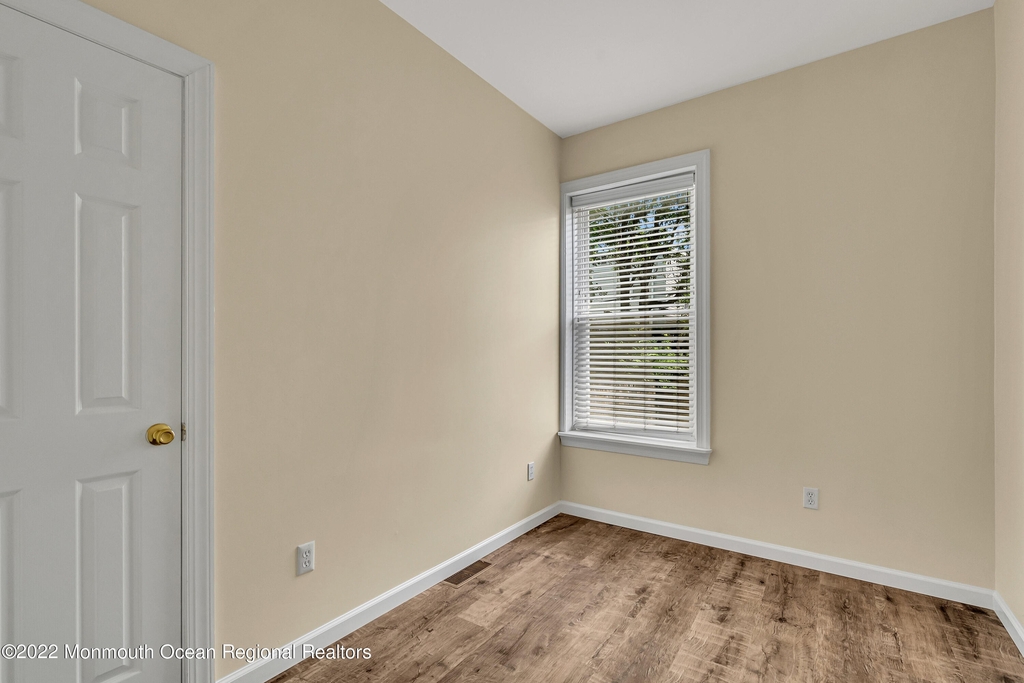 394 Woodlawn Avenue - Photo 11