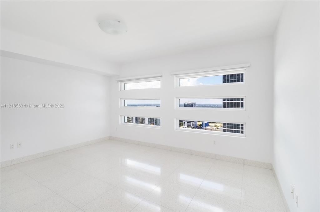 1040 Biscayne Blvd - Photo 18