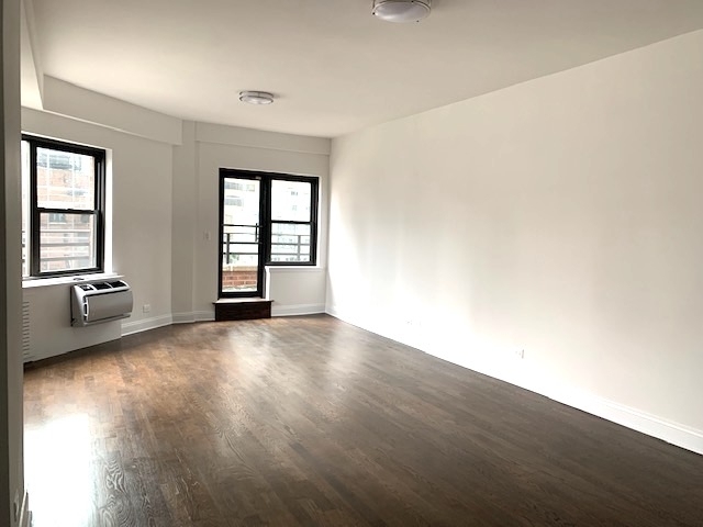 157 East 57th Street - Photo 2