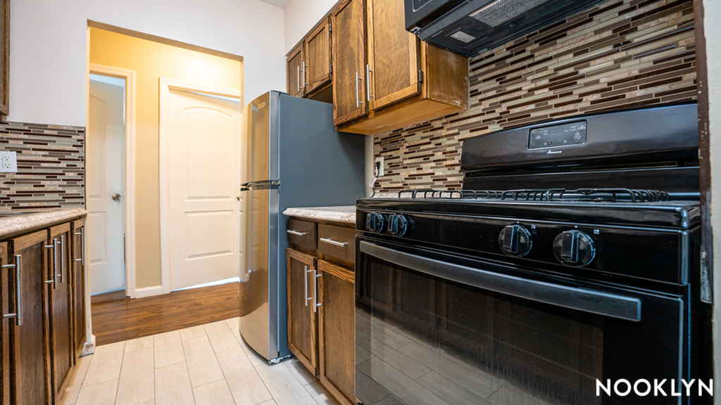 152A Saratoga Avenue - Photo 2