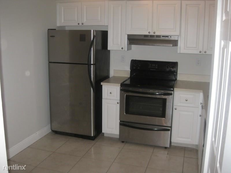 711 N Pine Island Rd Apt 301 - Photo 4