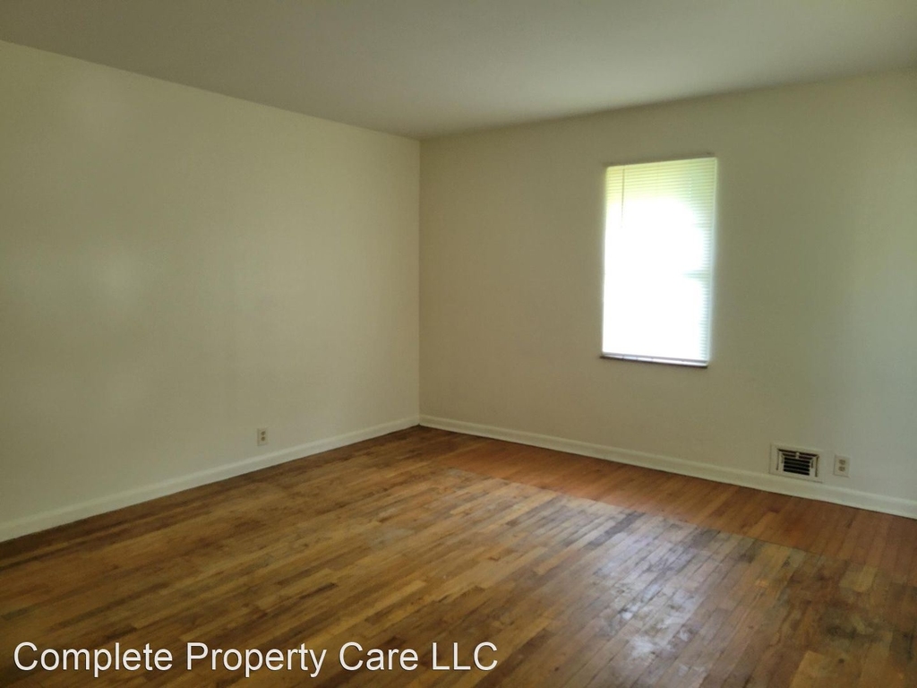 1219 W 9th Street - Photo 1