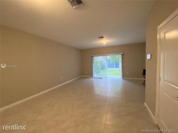 2814 Nw 181st St 2814 - Photo 4