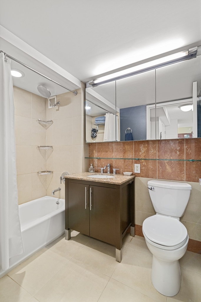 555 West 23rd Street - Photo 6