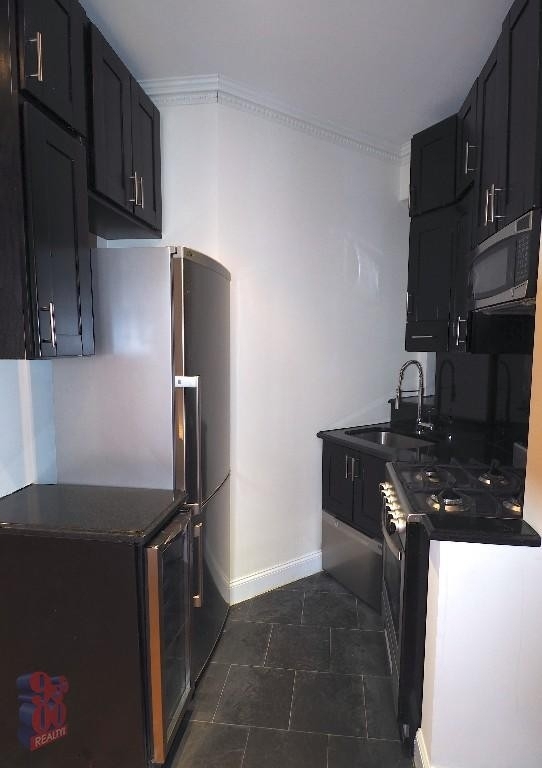 Tenth Avenue - Photo 1
