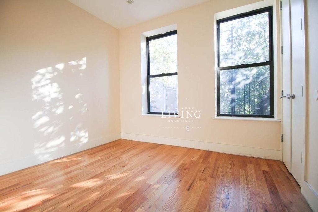 867 Knickerbocker Avenue - Photo 2