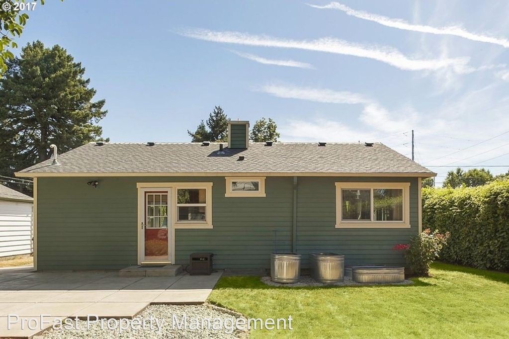 8909 N Drummond Ave - Photo 26