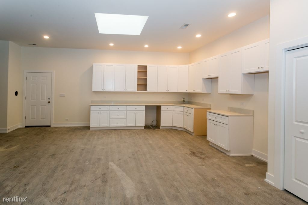 4300 W. Montrose, Unit 5 - Photo 2