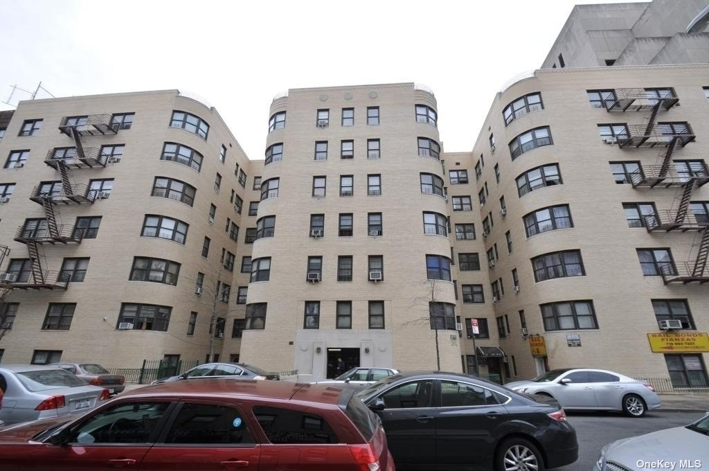 910 Sheridan Avenue - Photo 1