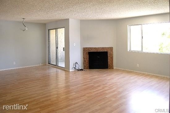 811 6th St Apt 306 - Photo 0