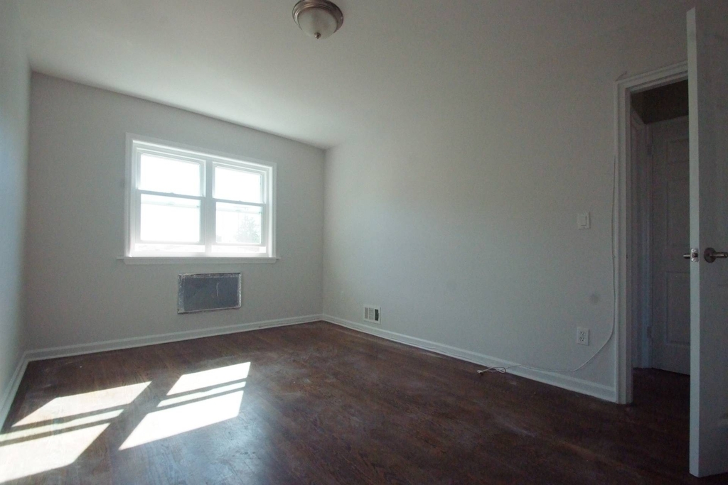 258 Robinson Ave - Photo 13