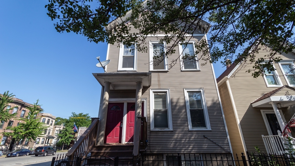 1148 W Addison Street - Photo 0