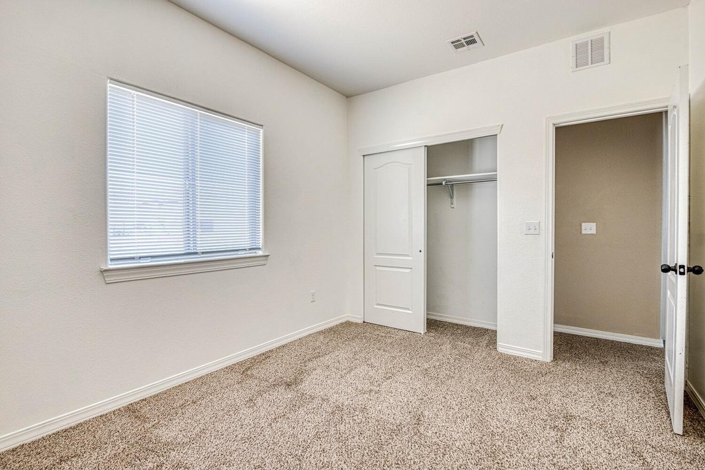 14203 Charles Pollock Avenue - Photo 13