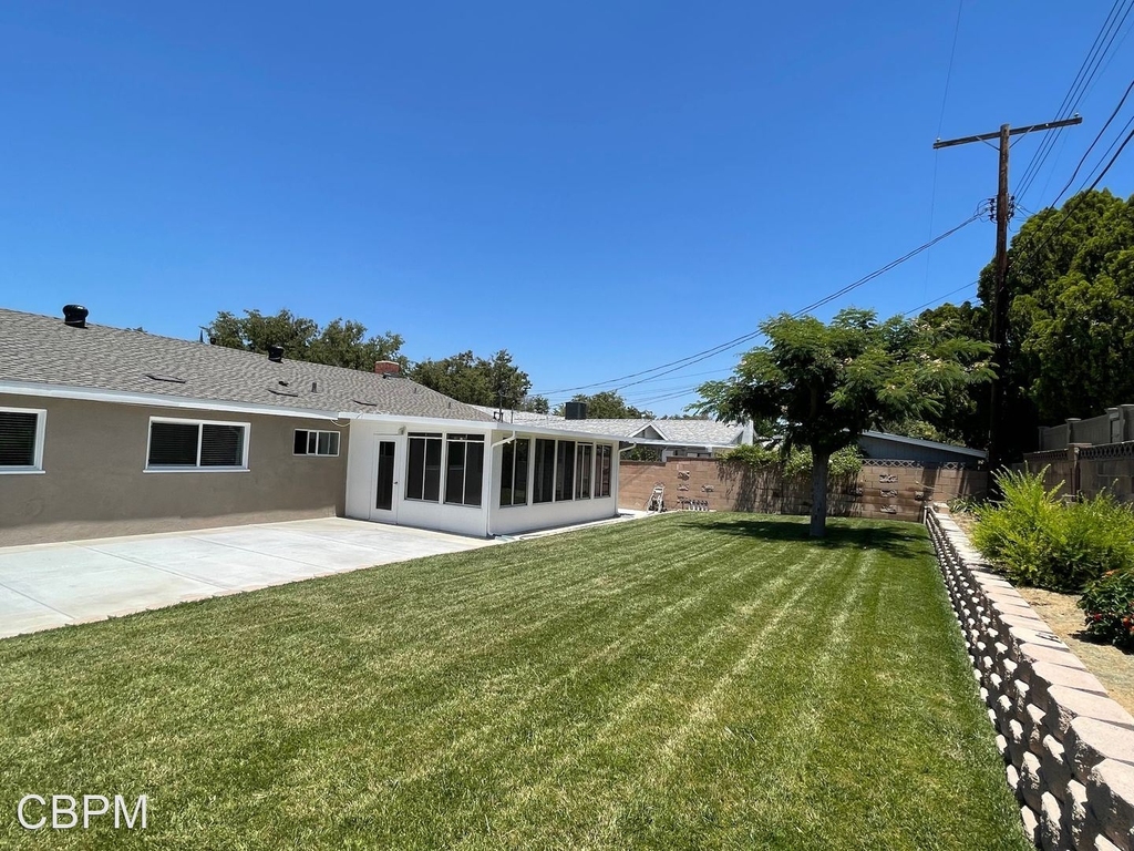 23370 Schoolcraft Street - Photo 33