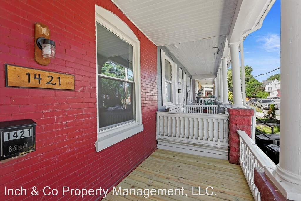 1421 Berryhill St - Photo 6