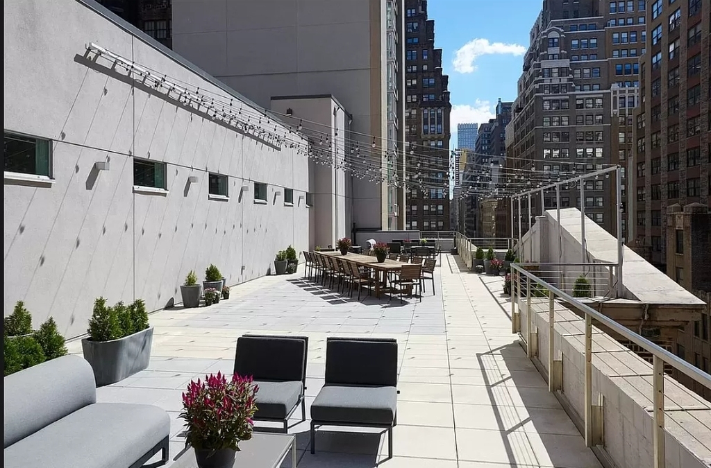 321 West 37th Street - Photo 7