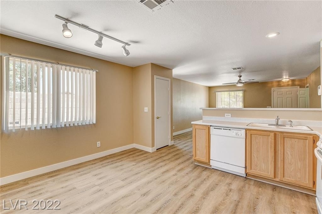 7800 Olympus Avenue - Photo 12