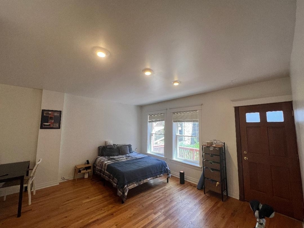 852 W Diversey Parkway - Photo 5