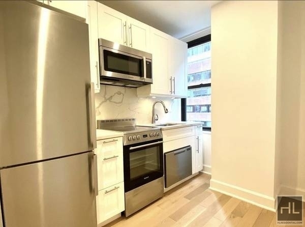 160 East 48th Street - Photo 11