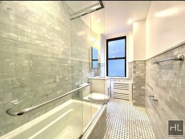 160 East 48th Street - Photo 10