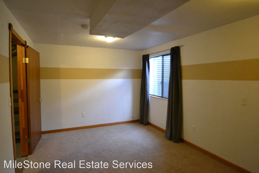 5075 Goodnight Court - Photo 12