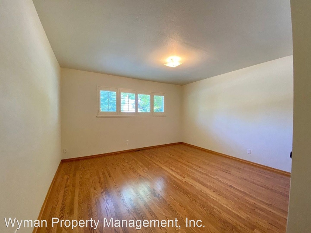 511 Montgomery Street - Photo 10