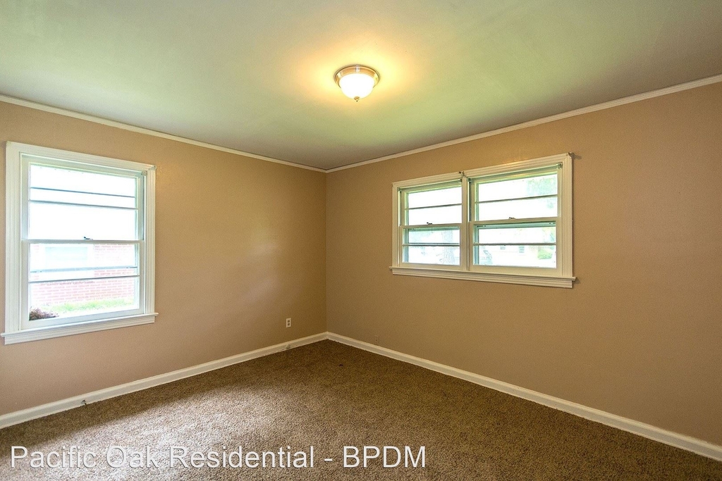 1048 Lynwood Dr - Photo 3