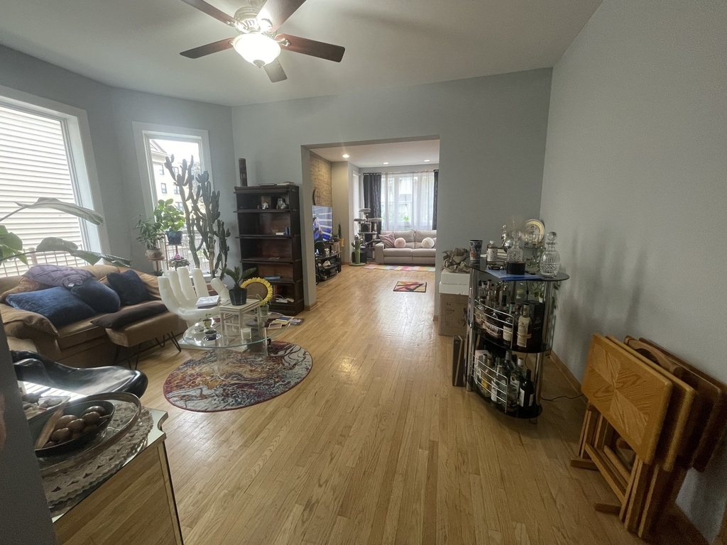 1009 N Mozart Street - Photo 3