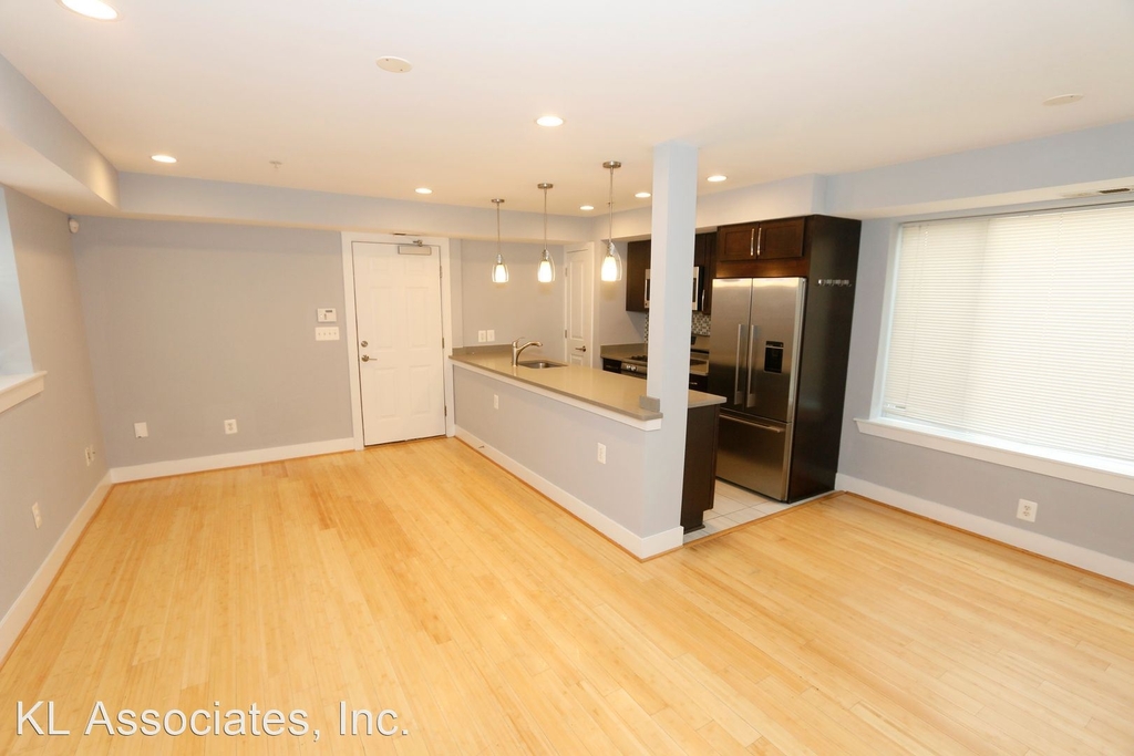 758 Girard Street, Nw - Photo 3