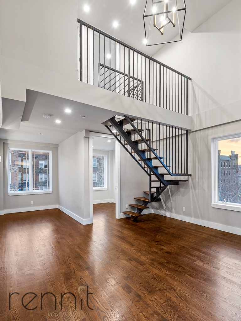 1031 Montgomery Street - Photo 2