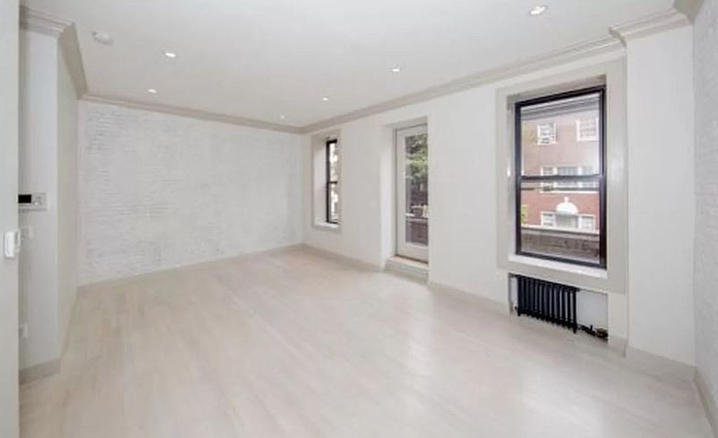 132 East 61st Street - Photo 2