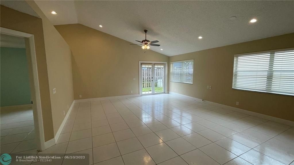 2676 Arrowwood Ct - Photo 2