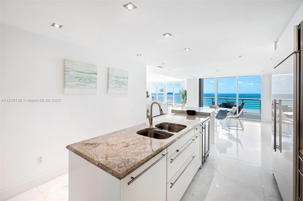 3801 Collins Ave - Photo 8