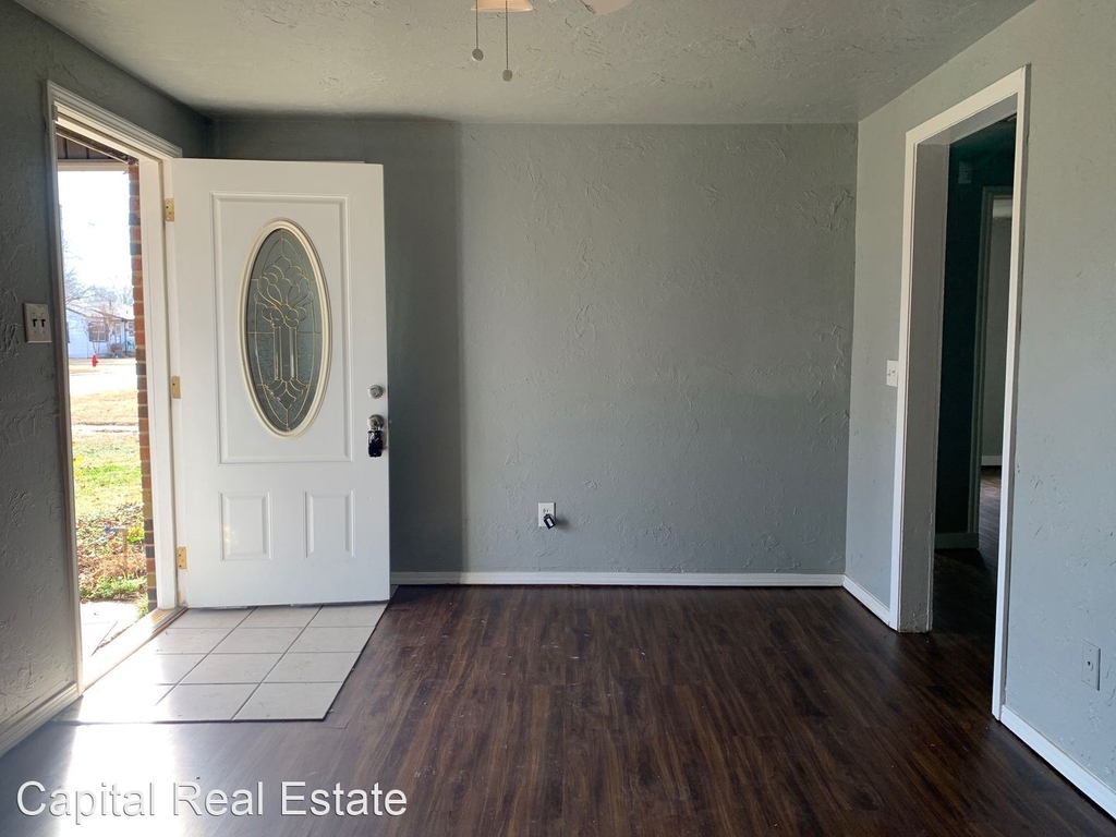 1005 Bell Drive - Photo 2