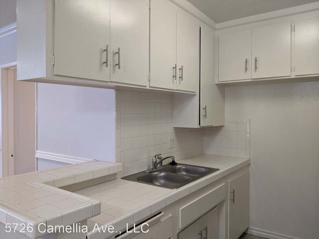 5726 Camellia Ave. - Photo 2