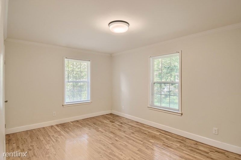 500 Oakview Drive - Photo 5