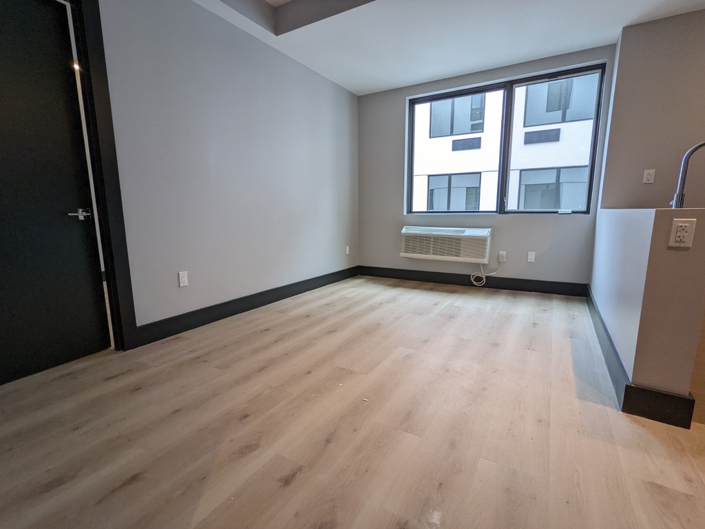 88 Linden Boulevard - Photo 1