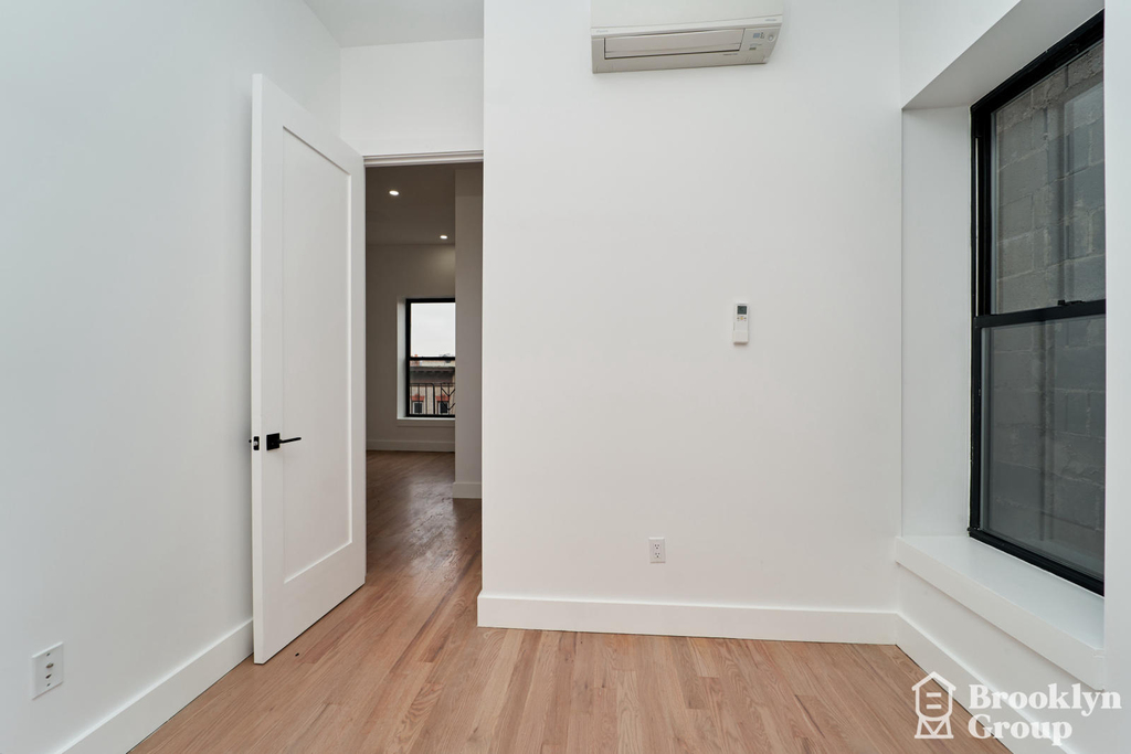 1027 Putnam Avenue - Photo 5