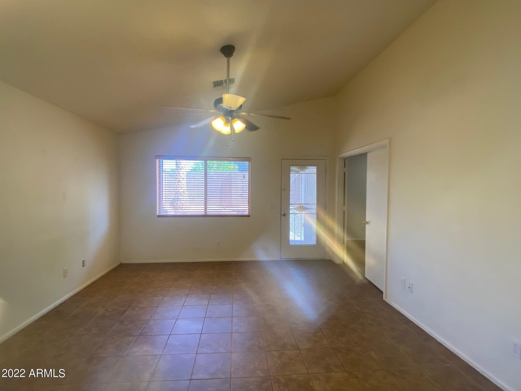 16562 W Taylor Street - Photo 4