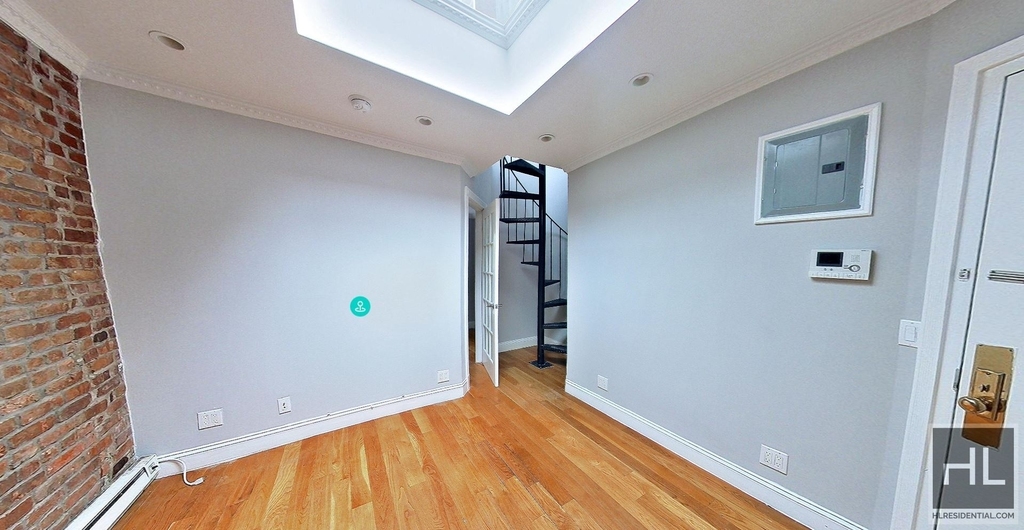 529 East 6th Street - Photo 2