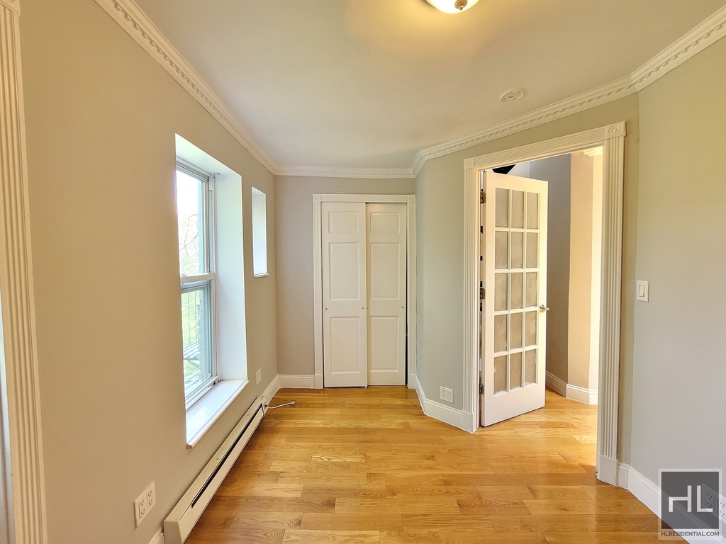 529 East 6th Street - Photo 5